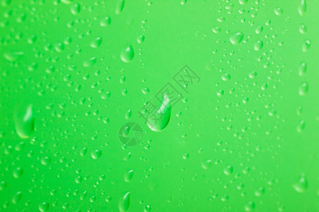 背景的绿色水滴图片