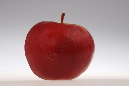 灰色背景中的红苹果背景图片