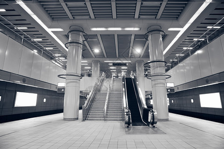 现代车站的建筑内部没图片