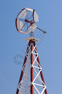 一家旧风车在沙斯卡通城外的几分钟内就能在贝里背景图片