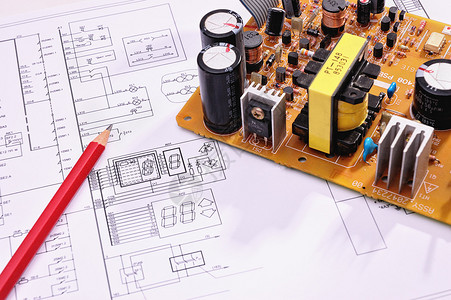 印刷电路板上的电子元件图片