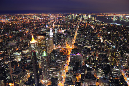 纽约市曼哈顿黄昏时空与城市天际和摩天大图片