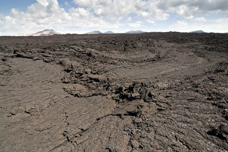 火山下图片