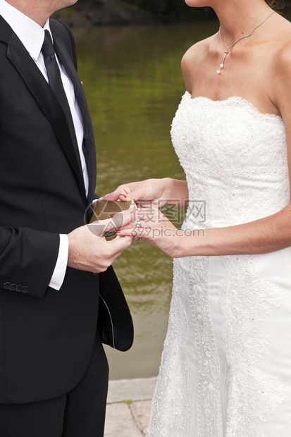 婚礼仪式中的主婚人一般是谁?