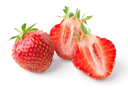 整个草莓和草莓切成两半图片