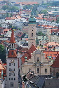 慕尼黑老城屋和圣彼得教堂图片