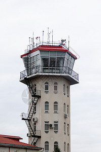 这张照片是机场控制塔的图象它代表一个图片
