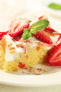 用夸克和草莓制成图片素材