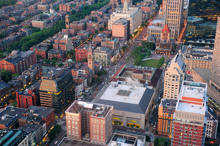 波士顿市中心日落时与城市历史建图片