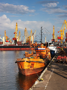 工业港口的起重图片