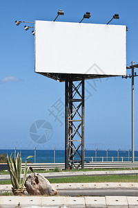 在蓝天的一张白色海报广告图片