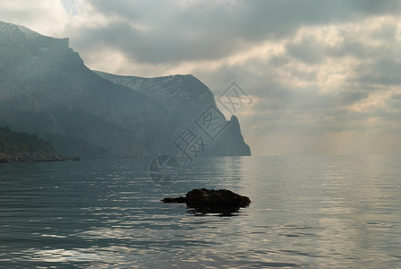 以海洋为背景在水中摇滚图片