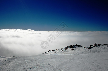 雪覆盖的西里火山Etna图片