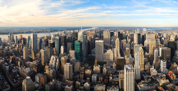 城市日落全景鸟瞰图纽约市曼哈顿空中全景与新泽西州从哈德逊河西部和日落图片