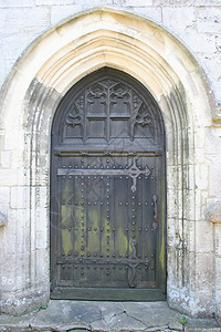 带拱形石框的旧教堂门背景图片