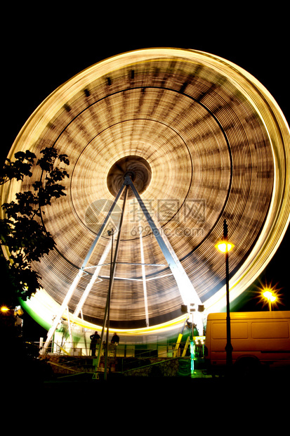 游乐园摩天轮夜景图片