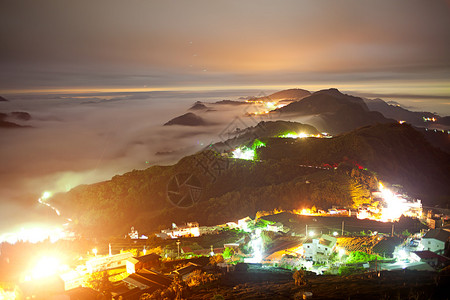 山云夜景和图片