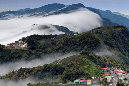 山云雾在早晨背景图片