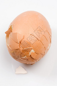 一个煮鸡蛋的照片打破关闭图片