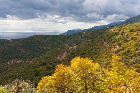 克里米亚山脉的秋色图片