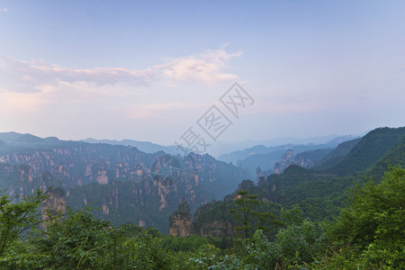 张家界的山日落图片