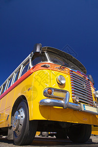 马耳他岛瓦莱塔典型的旧巴士图片