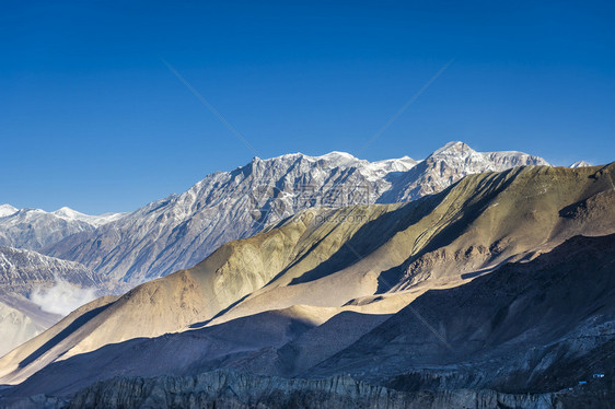 在日落期间的喜马拉雅山尼泊尔图片