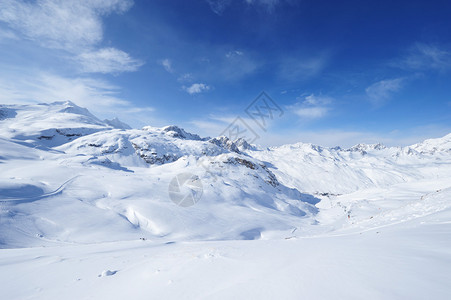 山与雪的冬天图片
