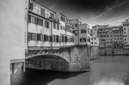 意大利佛罗伦萨庞特韦奇奥大桥的黑图片
