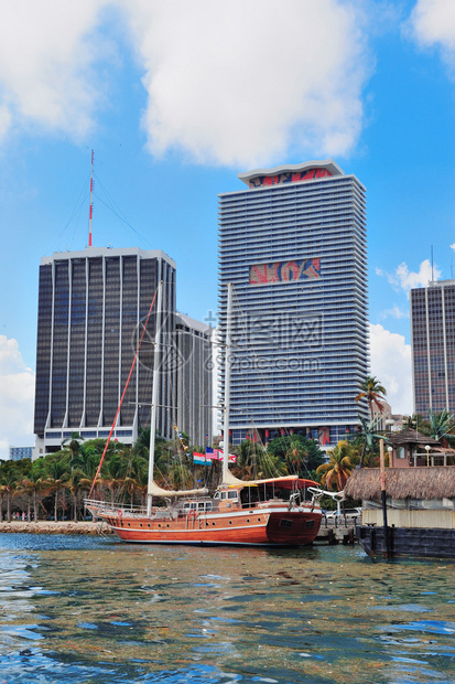 实时更新迈阿密热火今日比赛得分细节 关键球员发挥出色引领胜利节奏