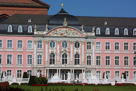选帝侯宫被认为是世界上最美丽的洛可式宫殿之一目前的建筑由JohannesSeiz设计图片