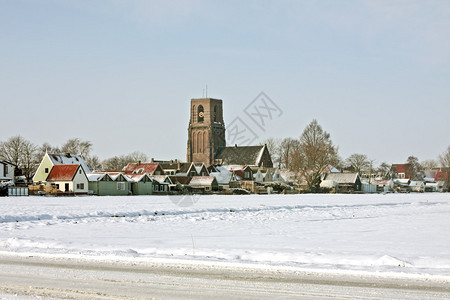 荷兰冬天的小雪村图片