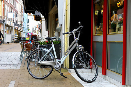 自行车停在Gorinch图片