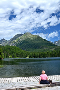 高塔特拉山脉的美丽湖泊Strbske图片