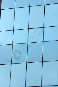 这是一座玻璃办公室大楼反映图片
