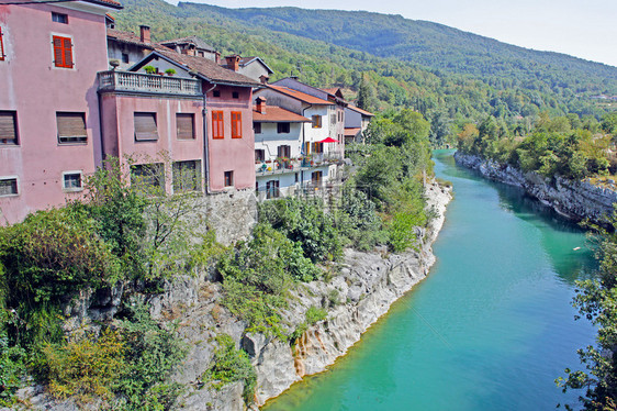 斯洛文尼亚Kanal小城镇中美丽的索图片