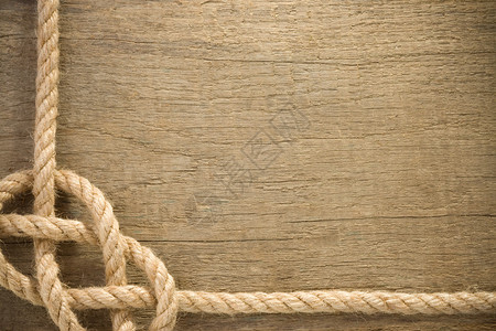 绳结在木材背景纹理图片