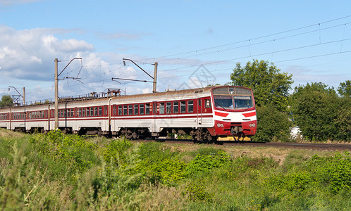 乌克兰基辅地区的郊区电动火车图片