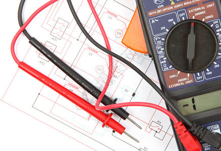 数字万用表和电子路图片