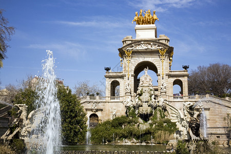 西班牙巴塞罗那ParcdelaCiutadella的大喷泉Cascada为1888年环球展览而建造巴洛克式建筑是由当时还是学生的图片