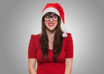 快乐的圣诞节妇女戴眼镜仰望着灰图片