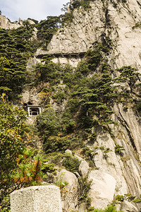 黄山狭窄陡峭的楼梯图片