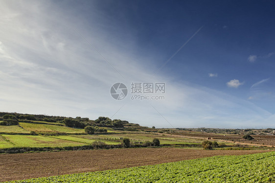 马耳他典型的农业地貌有美丽的红土和图片