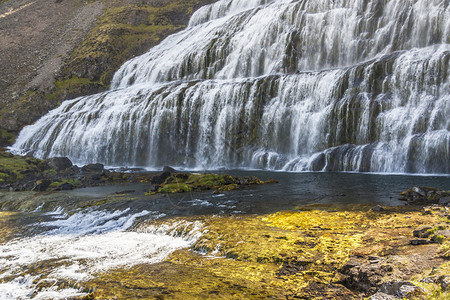 美丽的大河和Dynjandi瀑布冰岛图片