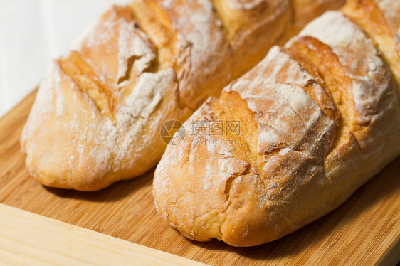 新鲜的美味面包传统风图片