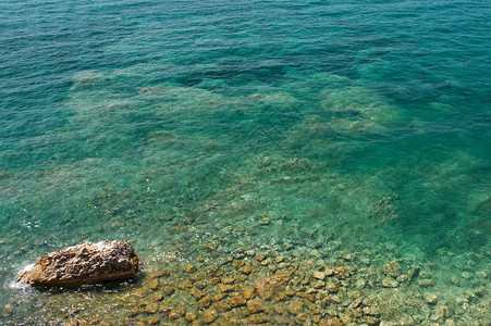 地中海有石头的海底背景图片