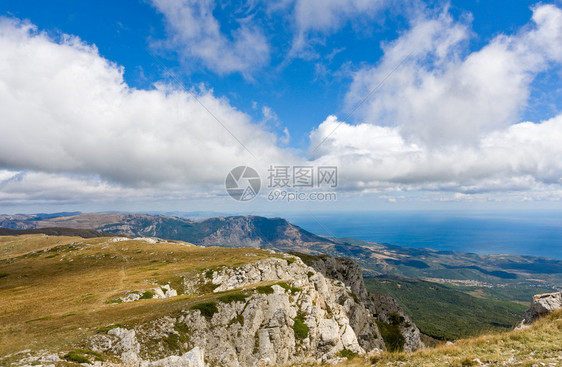 在山的美好的秋日图片