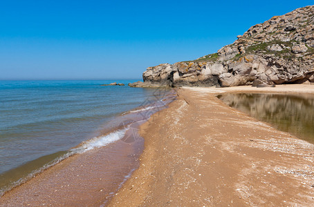 与海岸的夏天风景图片