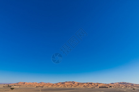 摩洛哥蓝色天空上图片
