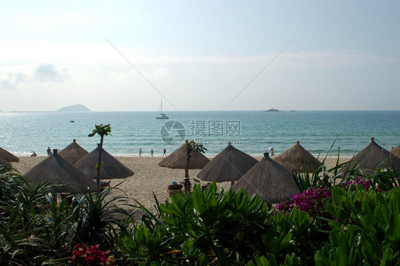 海南岛三亚度假胜地有名的度假胜地海滩宽阔清图片
